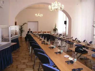 The Botanist Apart Otel