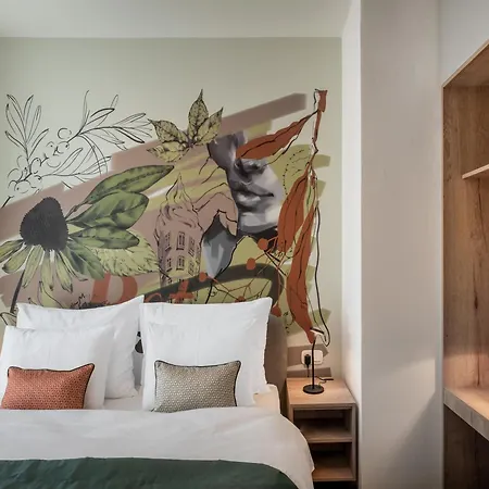 The Botanist 4*